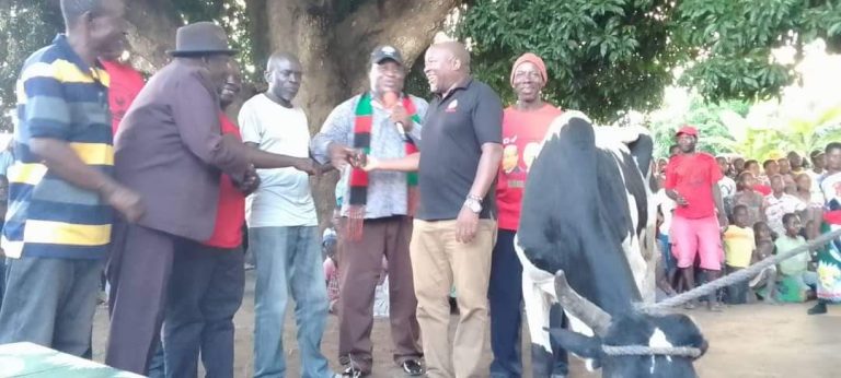 Zikhale Salutes People In Karonga