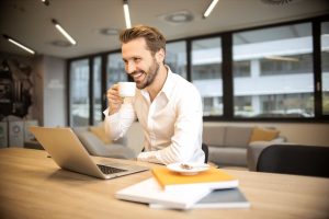 Future of Remote Work: How Companies Are Adapting to a Digital Workforce StockSnap_FCUDWWBKFV