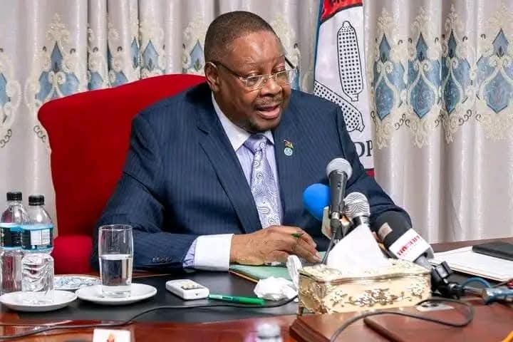 DPP Presidential candidate Arthur Peter Mutharika holding press briefing at his page house in Mangochi