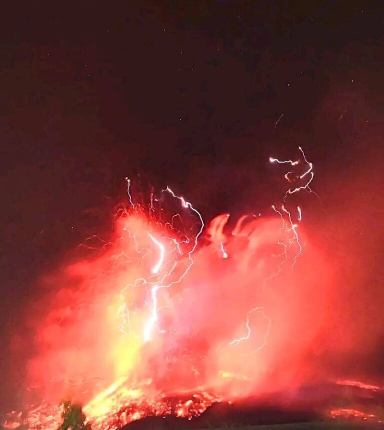 Indonesia shaken by most powerful volcanic eruption since 2010