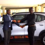 tchereni(right) handing over the ev keys to chikapa (002)