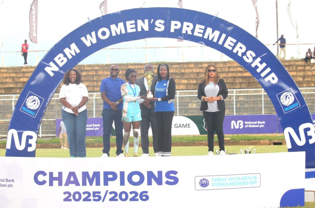 minister wiskies presenting the trophy to silver strikers ladies captain (002)