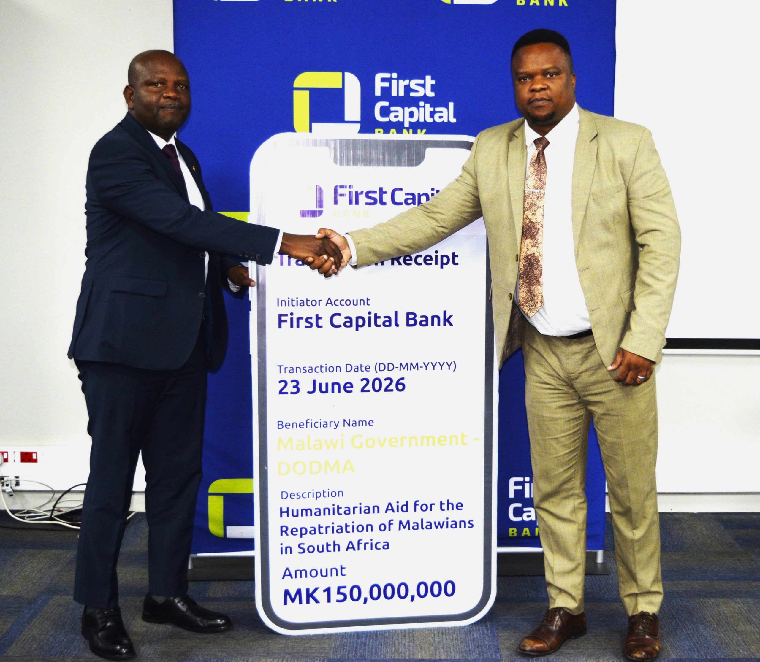 Chirwa right handing over a cheque to Moleni 002 scaled
