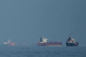 Strait of Hormuz Crisis Deepens as Iran Threatens Ships Amid Rising Middle East Tensions