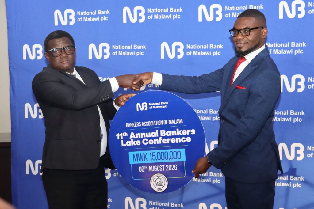 Chakhoma right handing over the dummy cheque to Mmaniwa 002