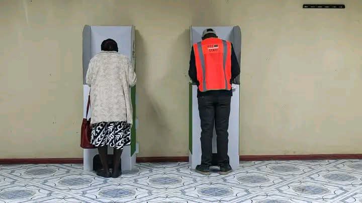 Zambia Voters Cast Ballots as Hichilema Faces Mundubile in 2026 General Elections