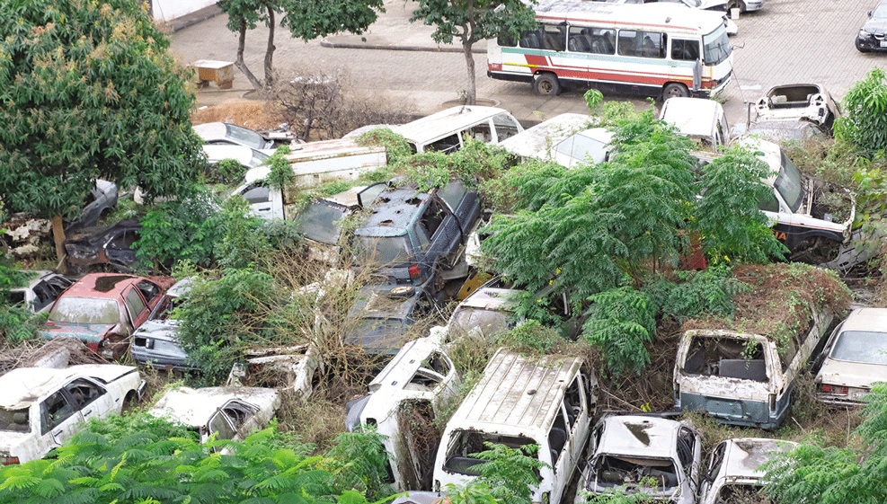 Mozambique Police Stations Turned Into Scrapyards as Impounded Vehicles Rot for Decades 2 impounded.dom