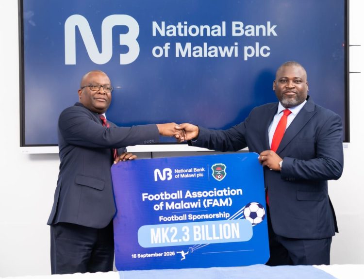 KatsalaLeft handing the dummy cheque to Haiya 002