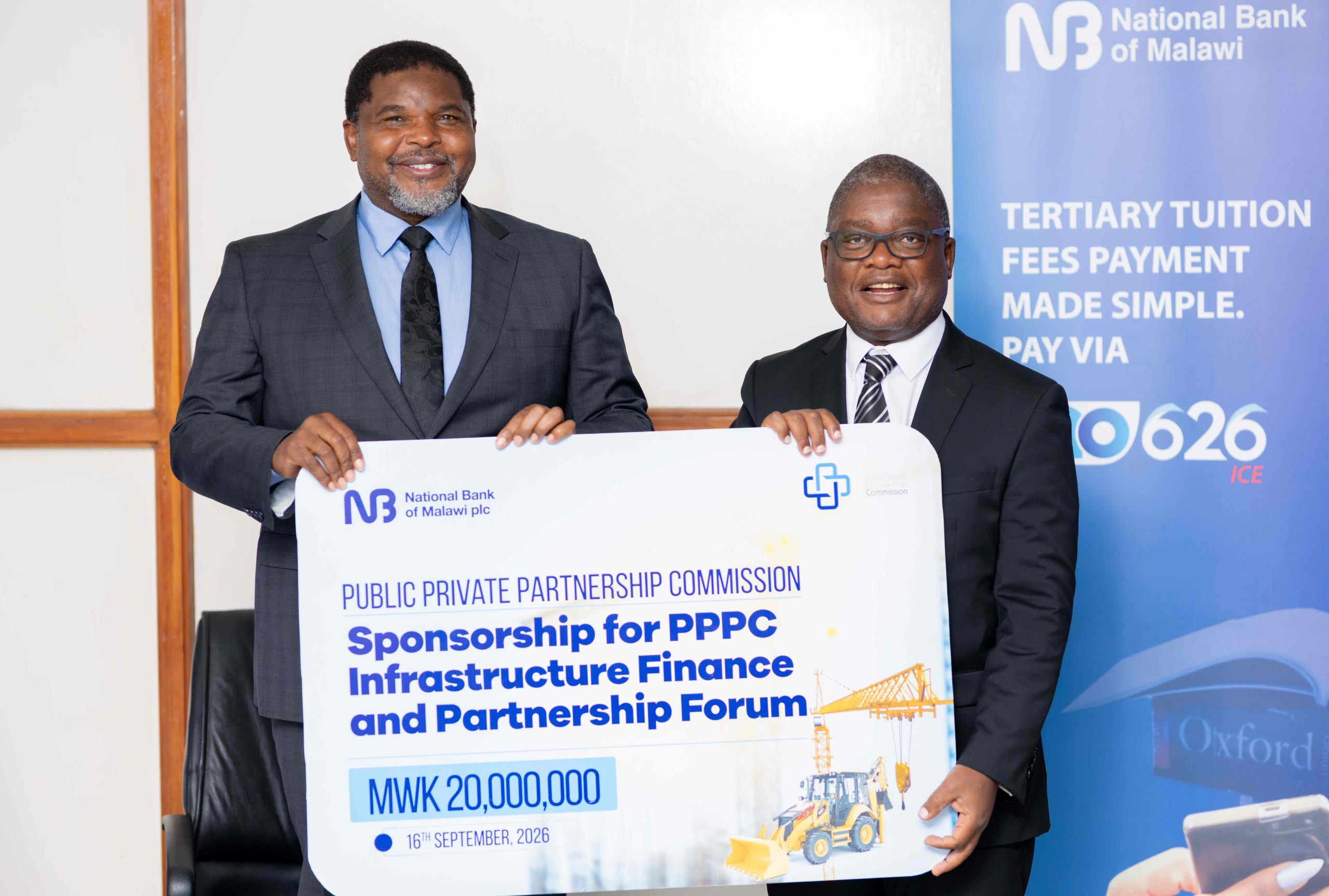 Malenga right hands over a dummy cheque to Nanthuru 002 1 scaled