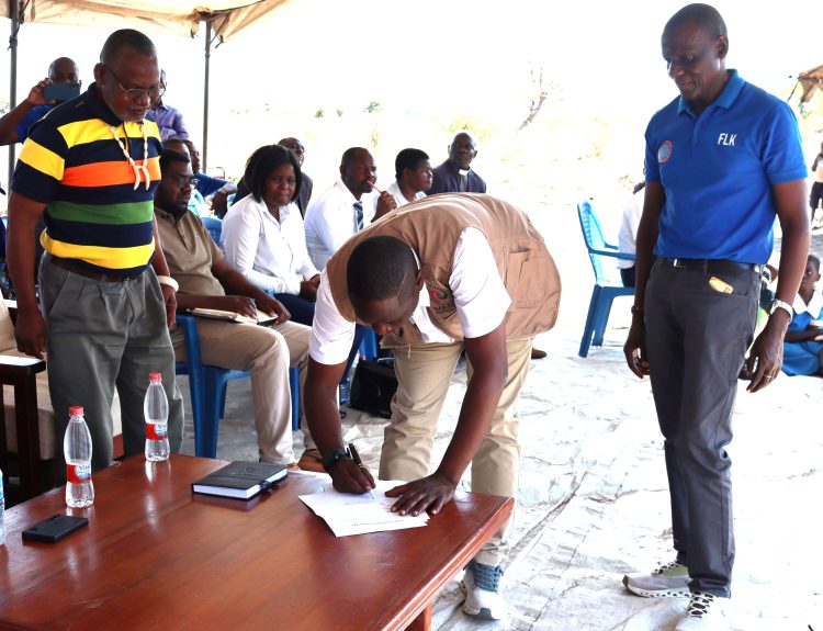 MpulukaCentre signing off the land deal alongside senior TA Tengani Left and Kasaila Right 002