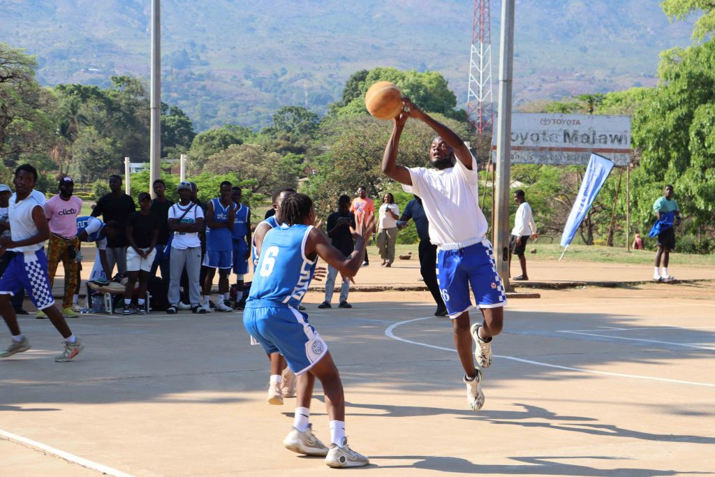 A KUHeS player taking a one on one shot 002