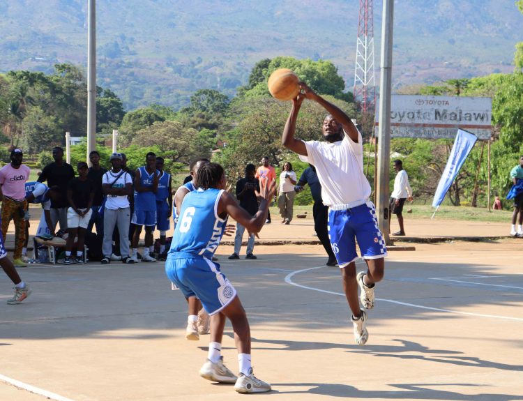 A KUHeS player taking a one on one shot 002