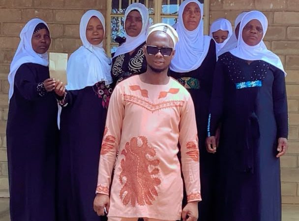 Omar Ayatu Athandiza Azimayi Achisilamu Kupita ku Ijitima
