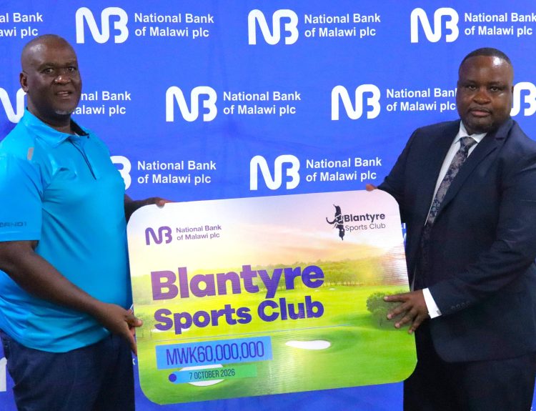 Masi Right handing over the symbolic cheque to Nkhata 002